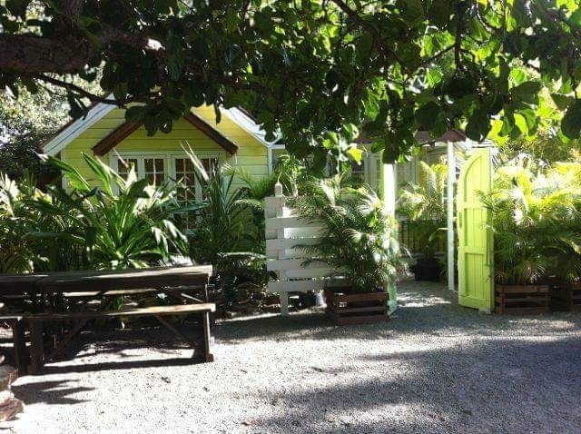 Paradise Properties - Jardin Creole - Cocos Cottage   