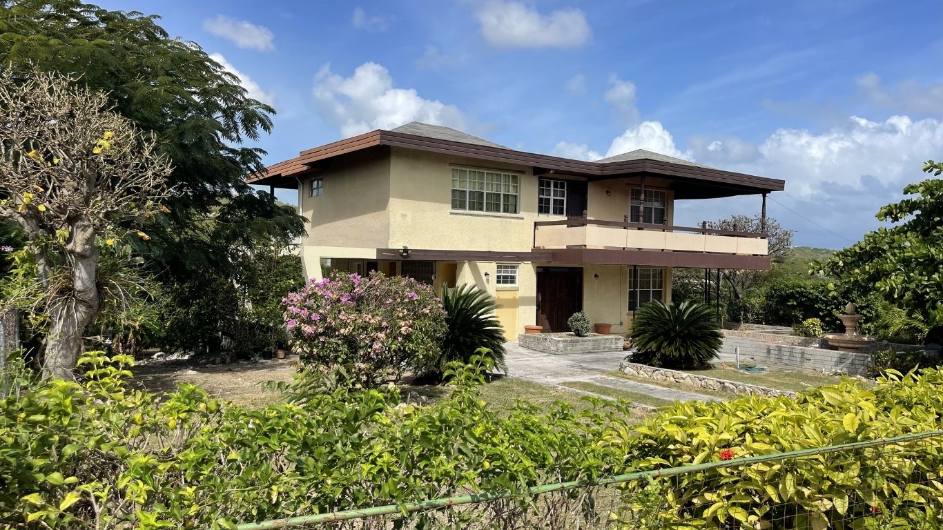 Paradise Properties - Almond Drive House
