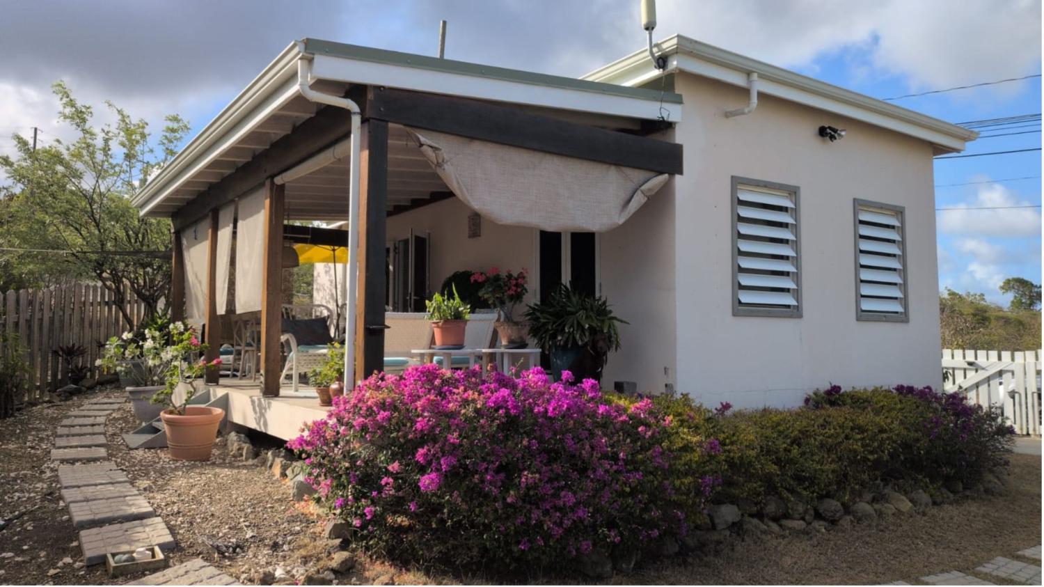 Paradise Properties - Colibri Cottage